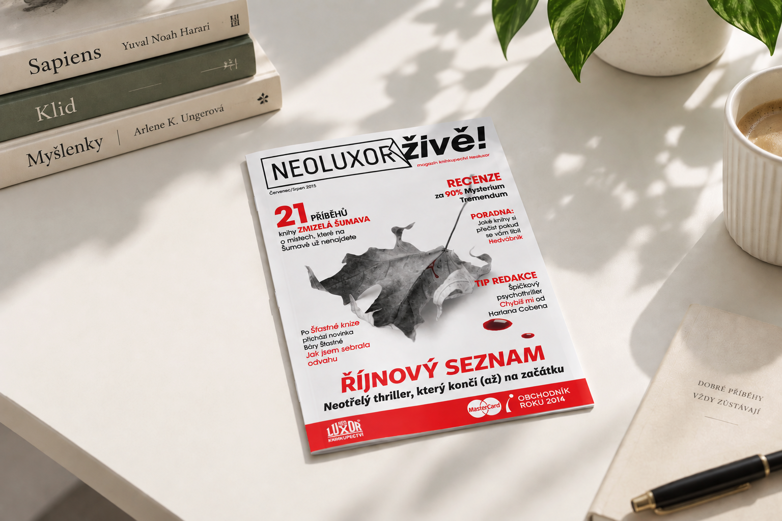 Magazín Neoluxor živě položený na stole